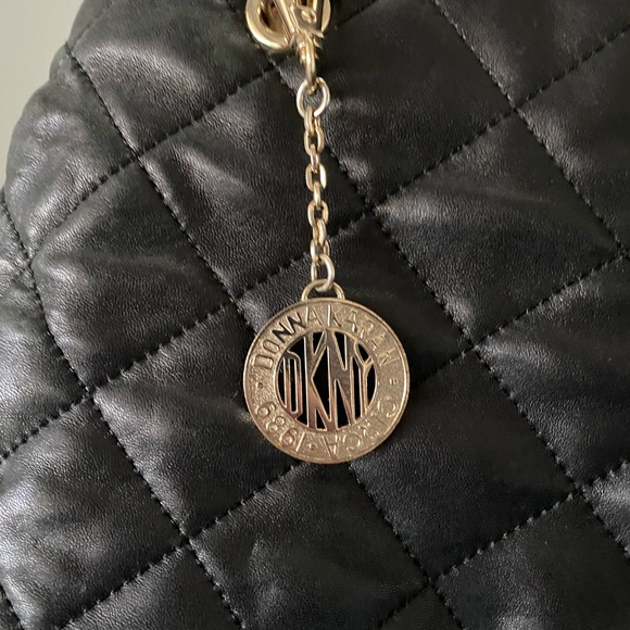 Dkny Handbags - DKNY black leather purse
